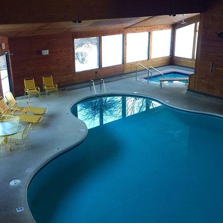 Cedar Motor Inn Marquette Exteriör bild