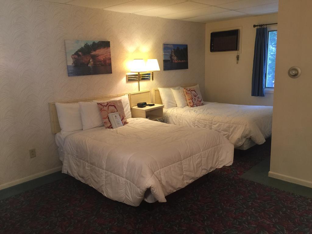 Cedar Motor Inn Marquette Exteriör bild