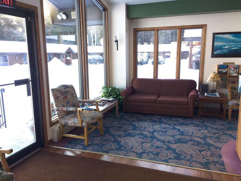 Cedar Motor Inn Marquette Exteriör bild