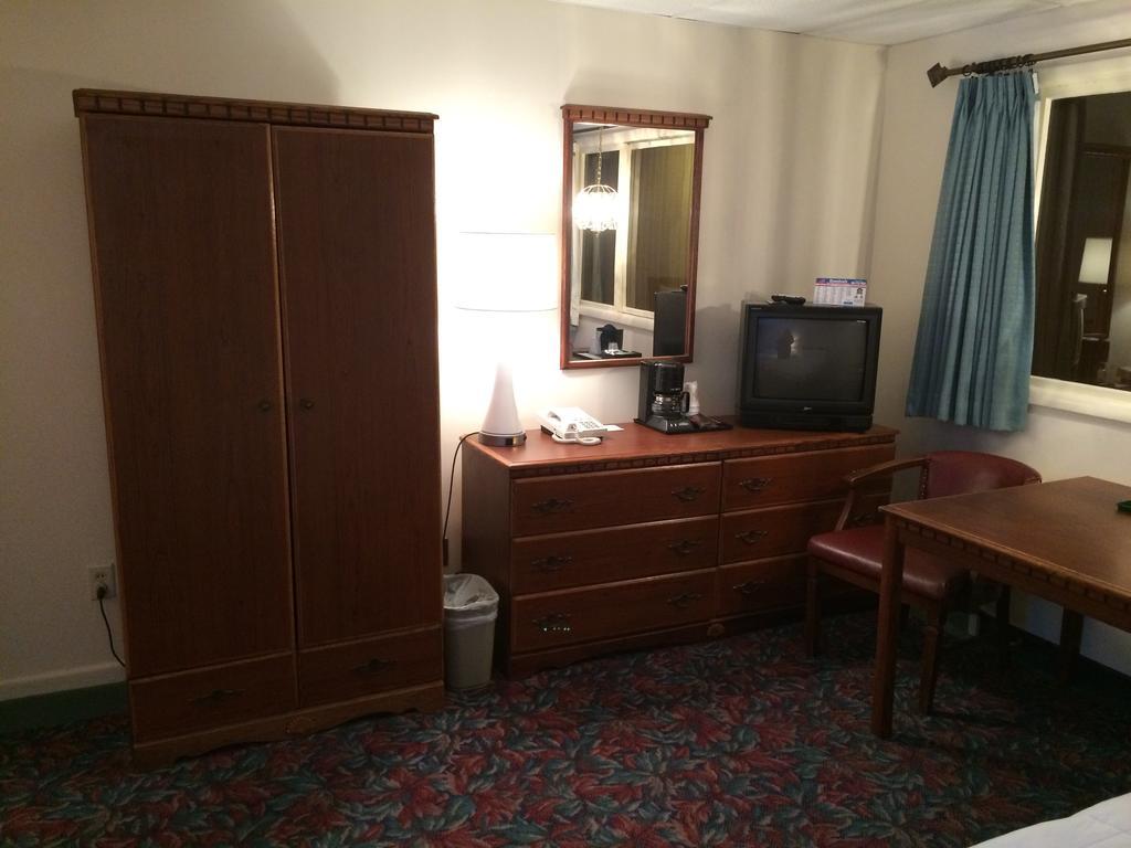 Cedar Motor Inn Marquette Rum bild