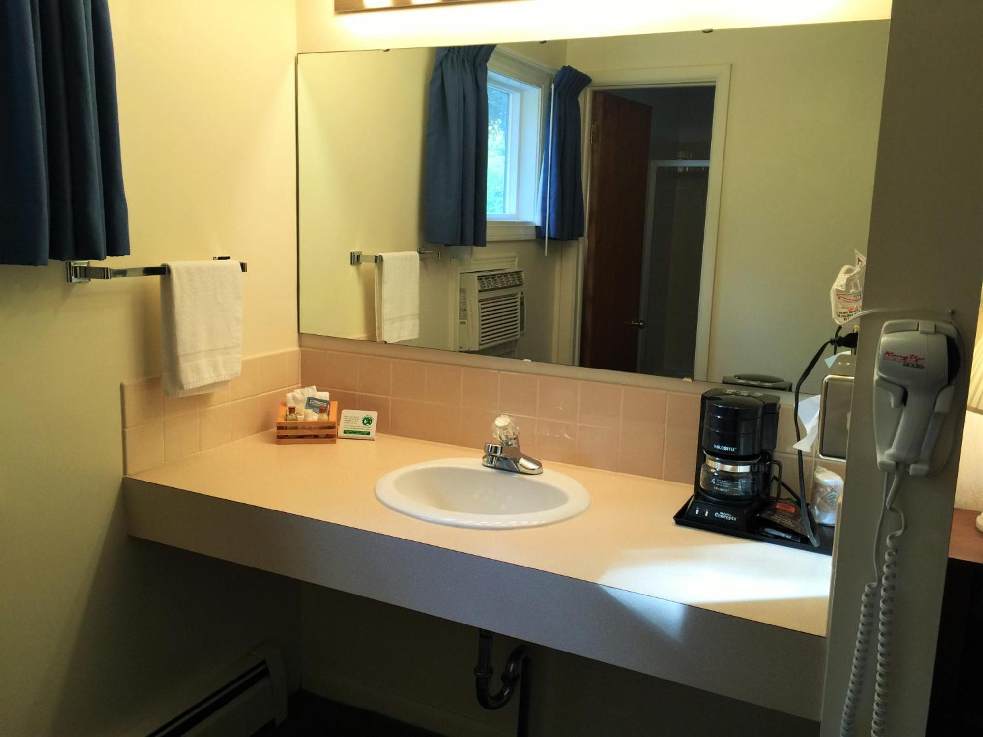 Cedar Motor Inn Marquette Rum bild