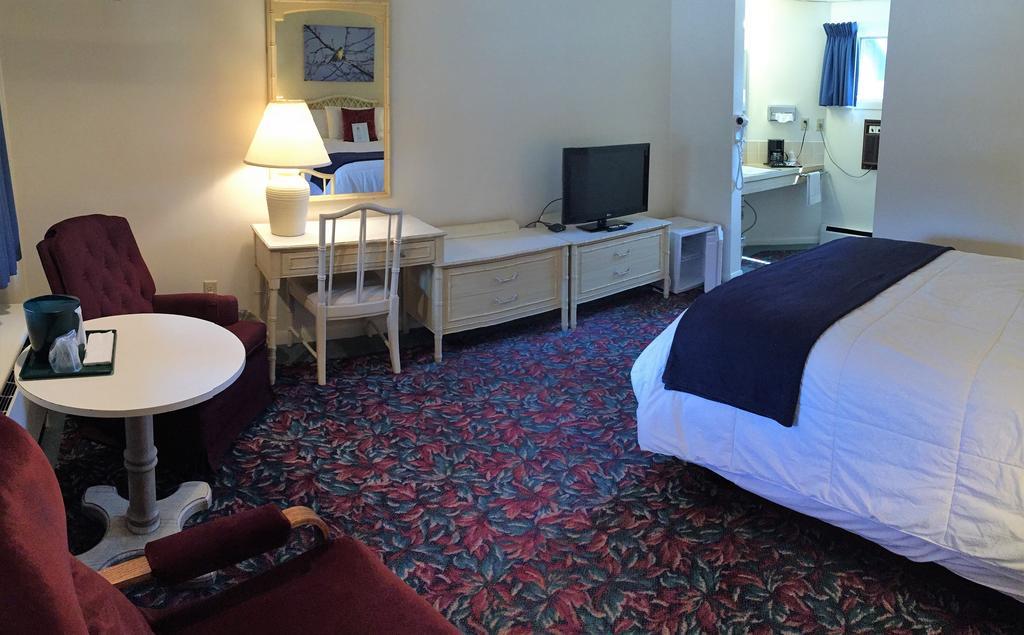 Cedar Motor Inn Marquette Exteriör bild