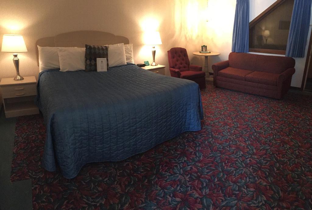 Cedar Motor Inn Marquette Exteriör bild