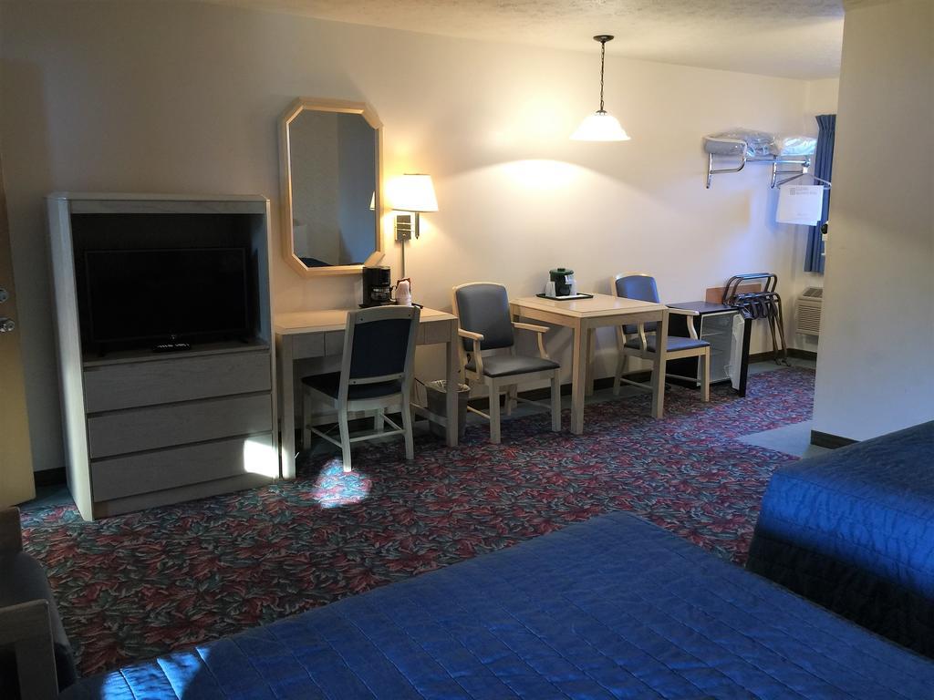 Cedar Motor Inn Marquette Exteriör bild