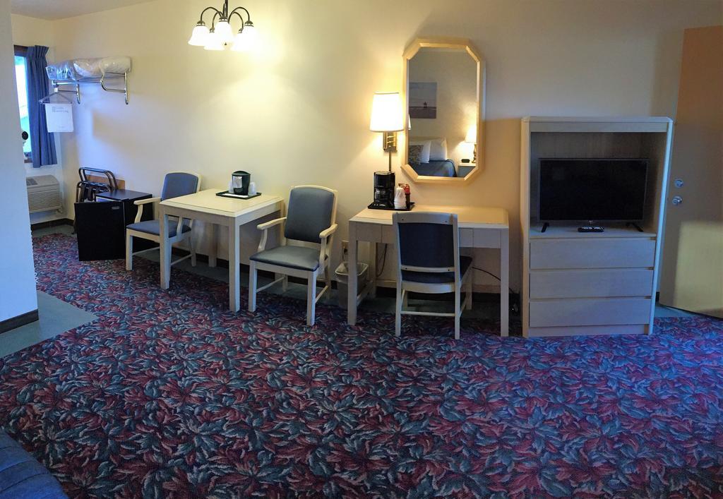 Cedar Motor Inn Marquette Exteriör bild