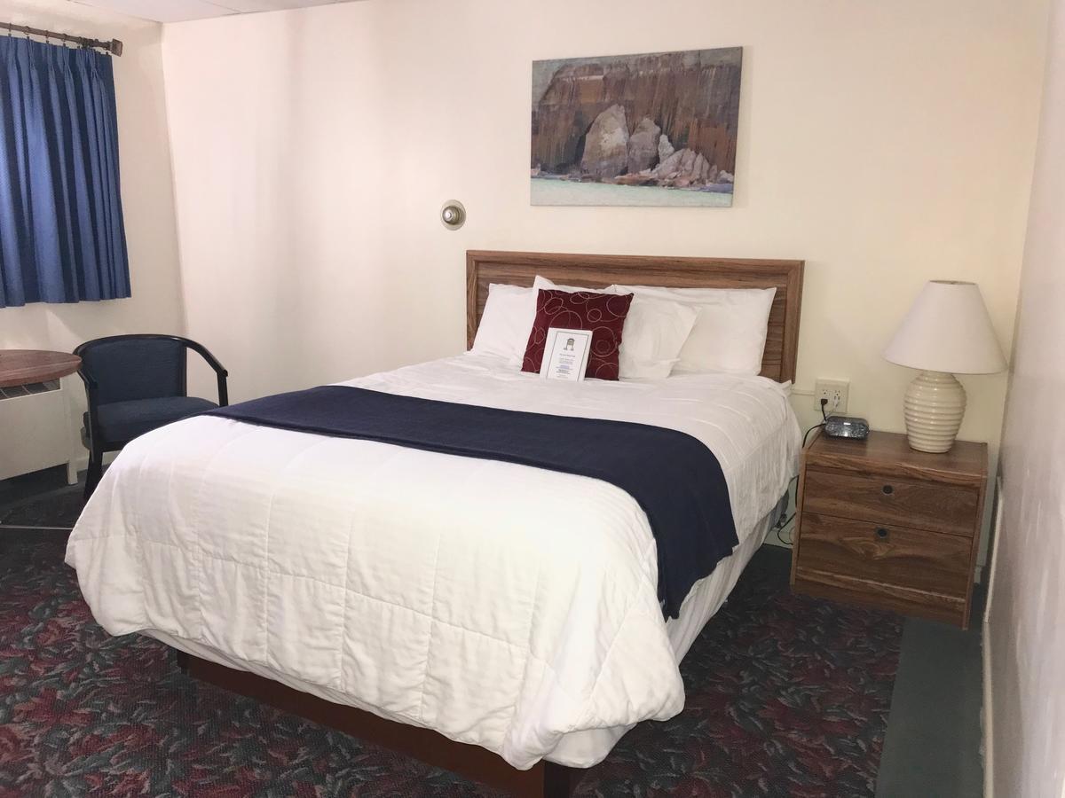Cedar Motor Inn Marquette Exteriör bild