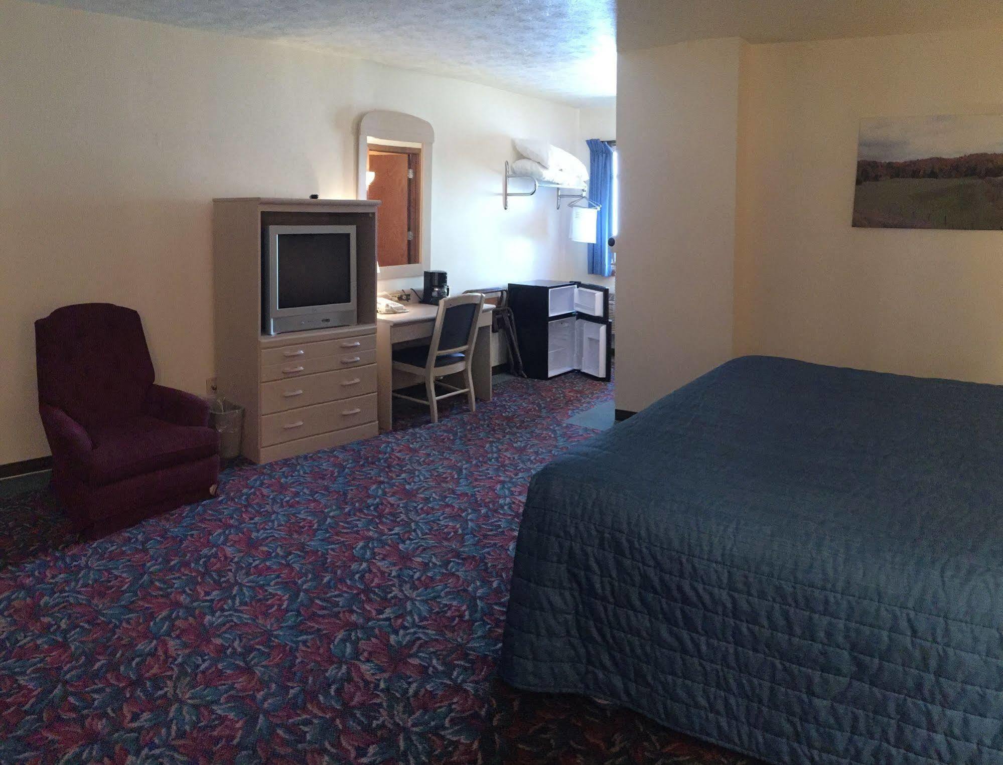 Cedar Motor Inn Marquette Exteriör bild