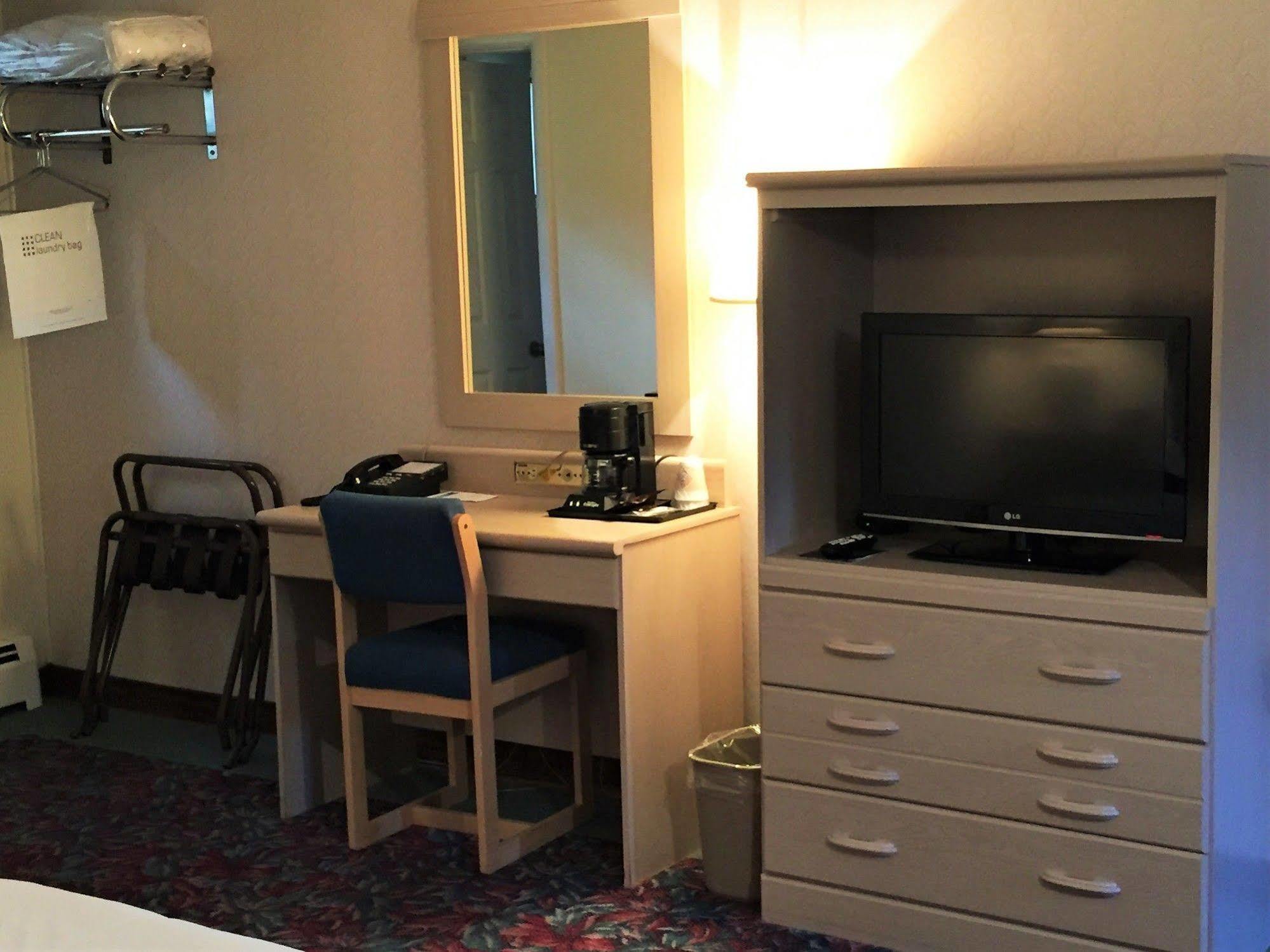 Cedar Motor Inn Marquette Exteriör bild