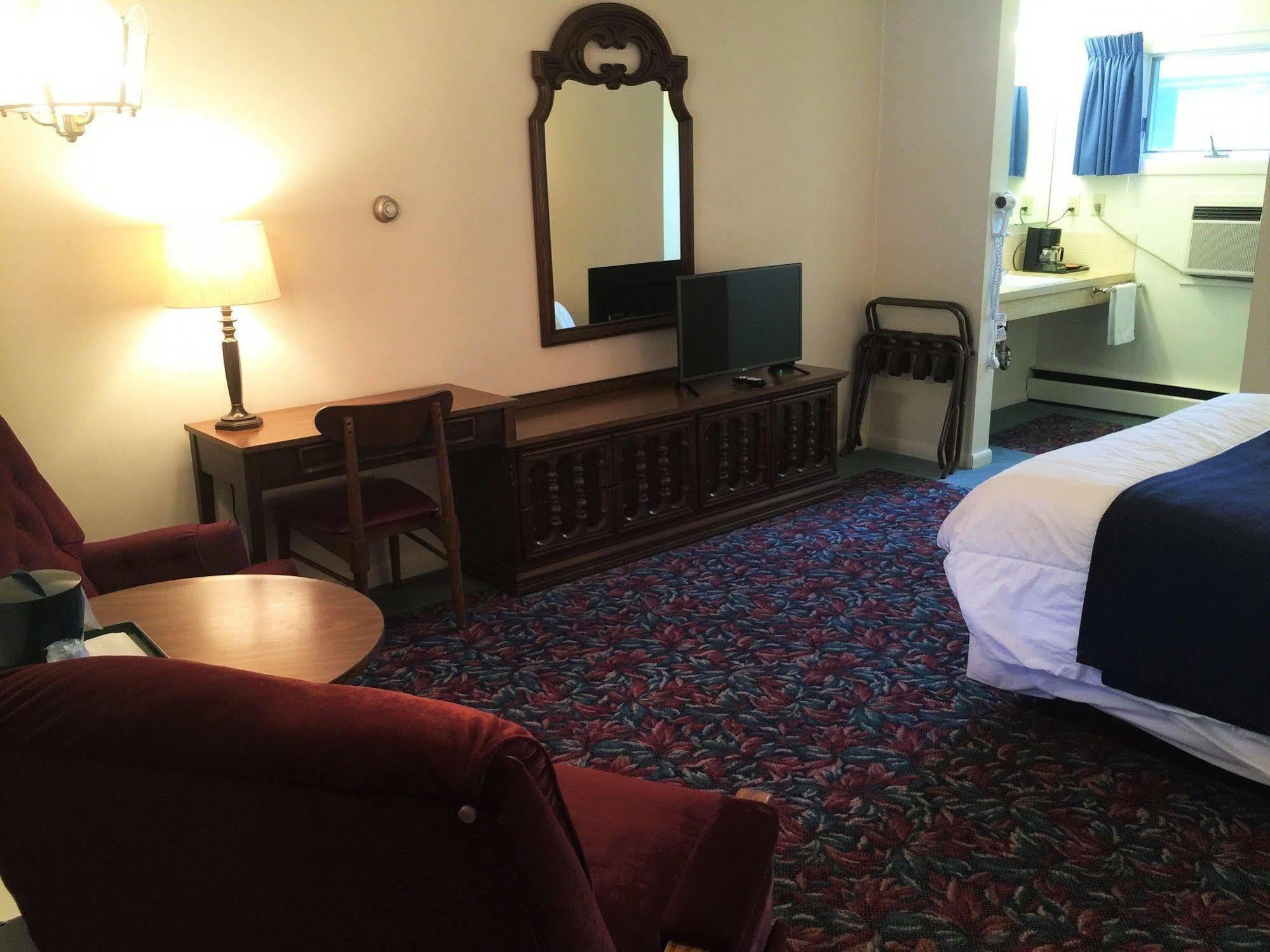 Cedar Motor Inn Marquette Exteriör bild