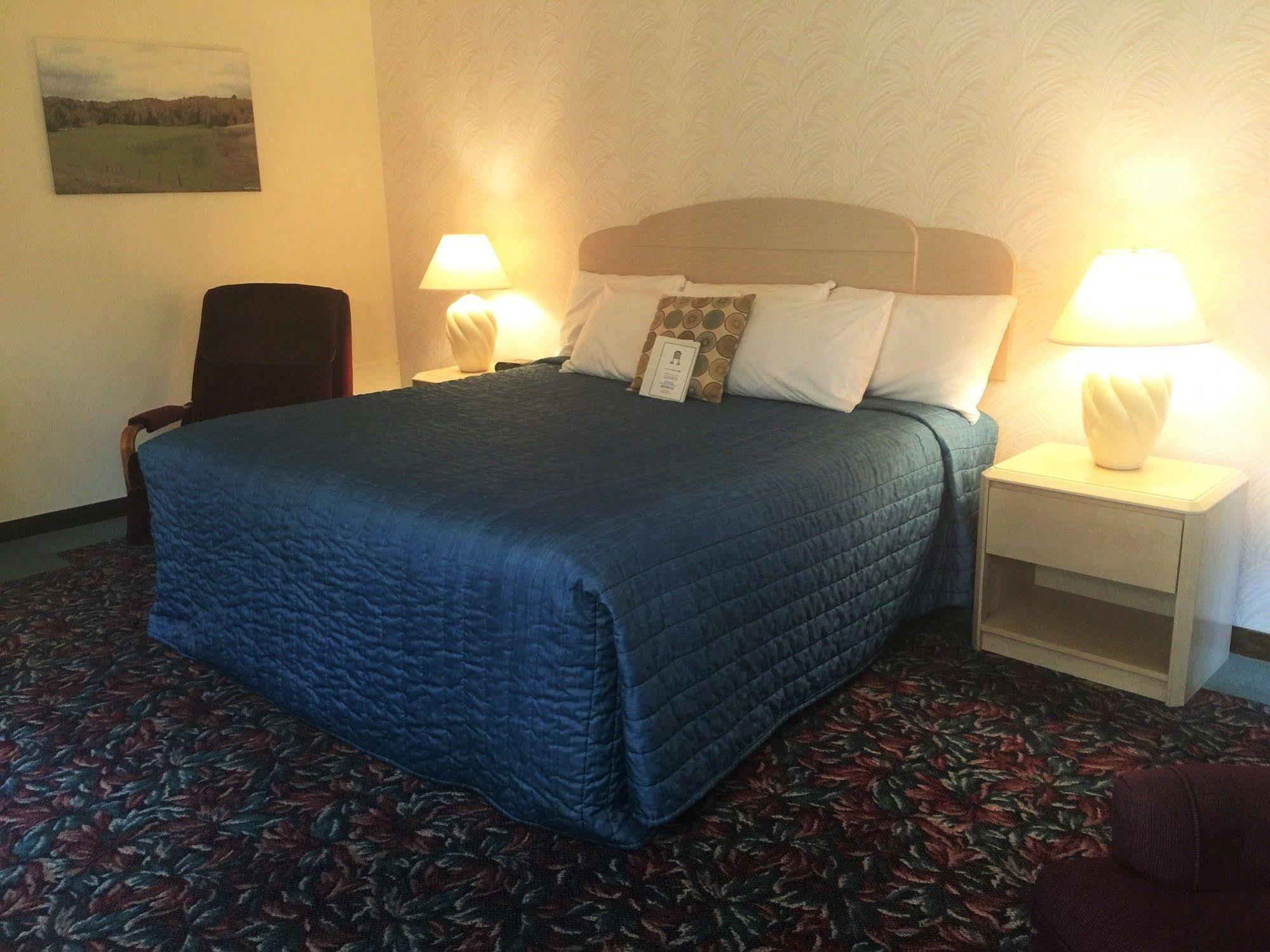 Cedar Motor Inn Marquette Exteriör bild