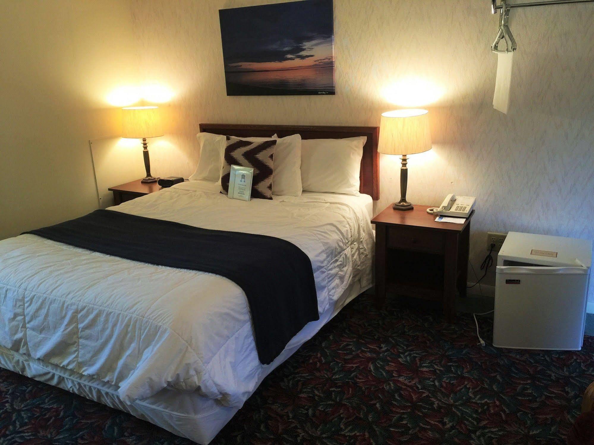 Cedar Motor Inn Marquette Exteriör bild