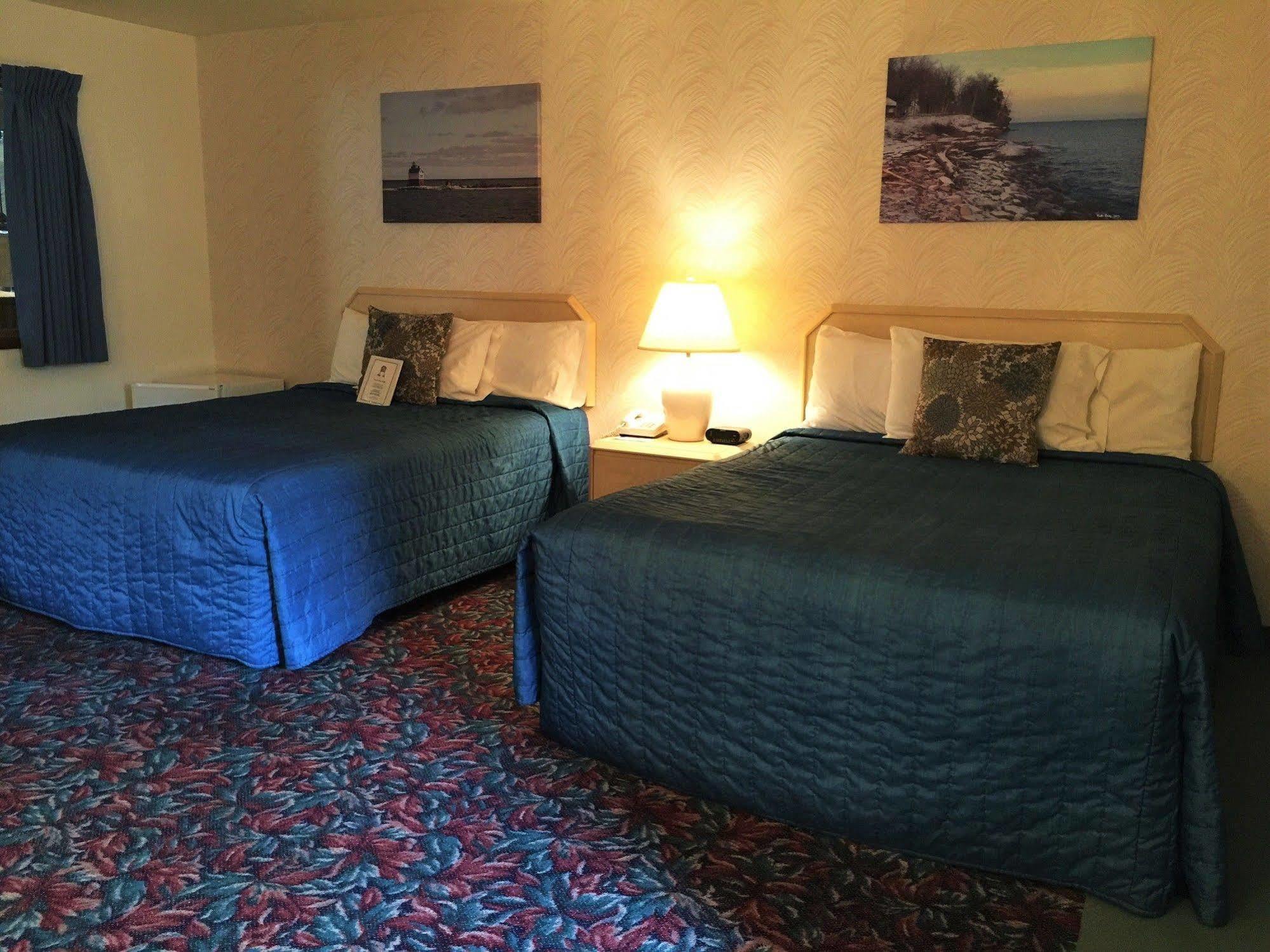 Cedar Motor Inn Marquette Exteriör bild