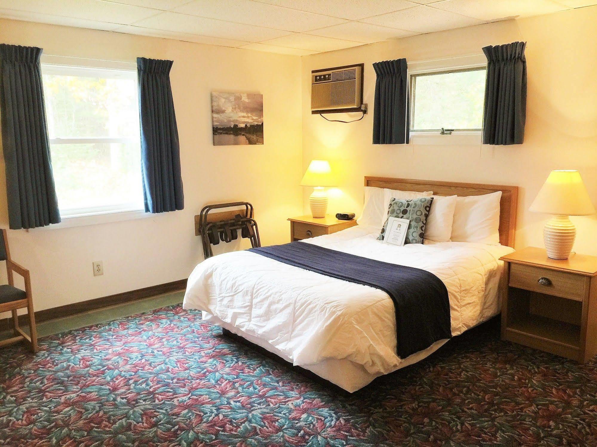 Cedar Motor Inn Marquette Exteriör bild