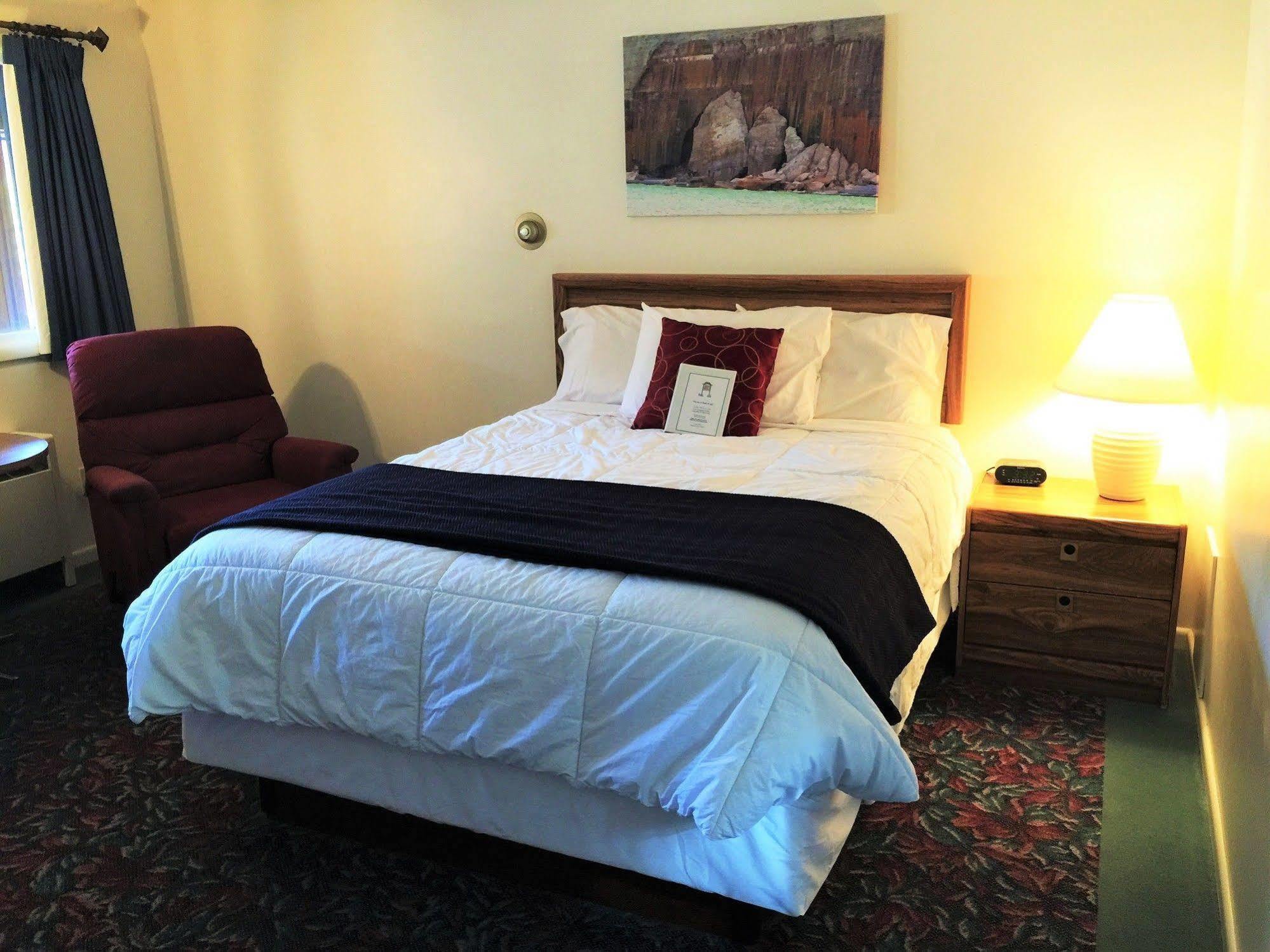 Cedar Motor Inn Marquette Exteriör bild