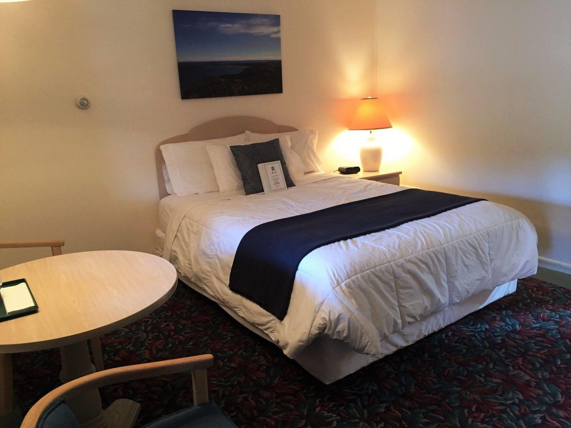Cedar Motor Inn Marquette Exteriör bild