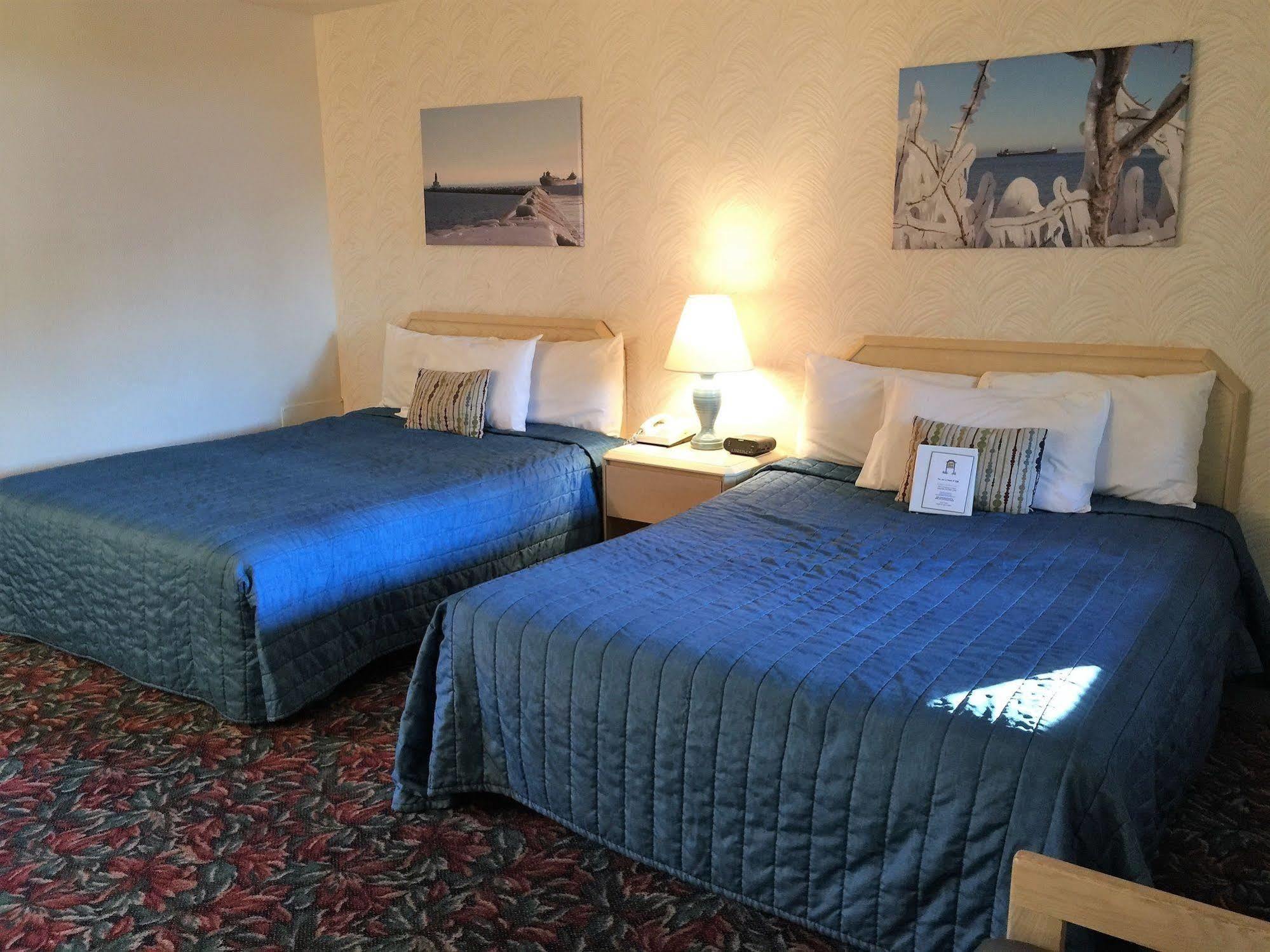 Cedar Motor Inn Marquette Exteriör bild