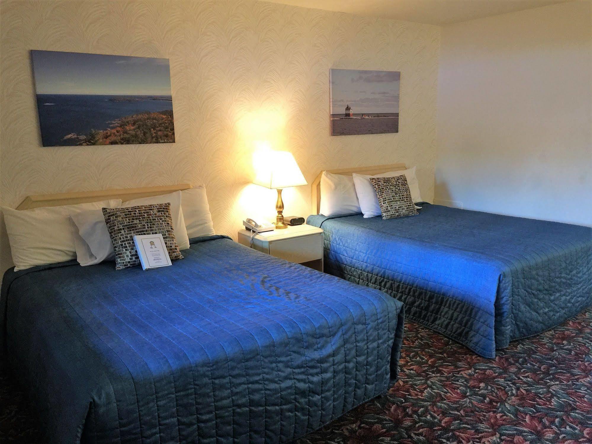 Cedar Motor Inn Marquette Exteriör bild