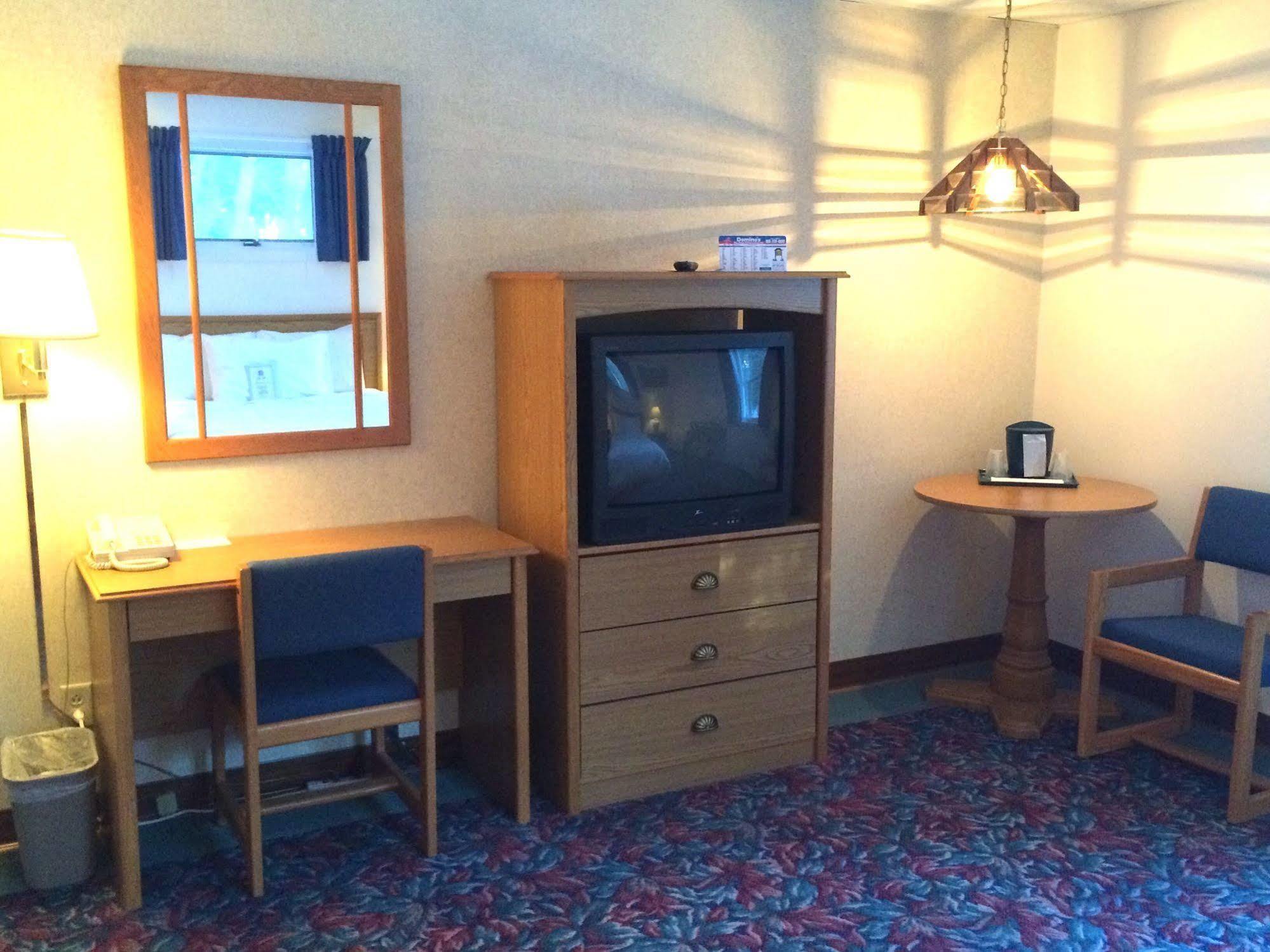 Cedar Motor Inn Marquette Exteriör bild