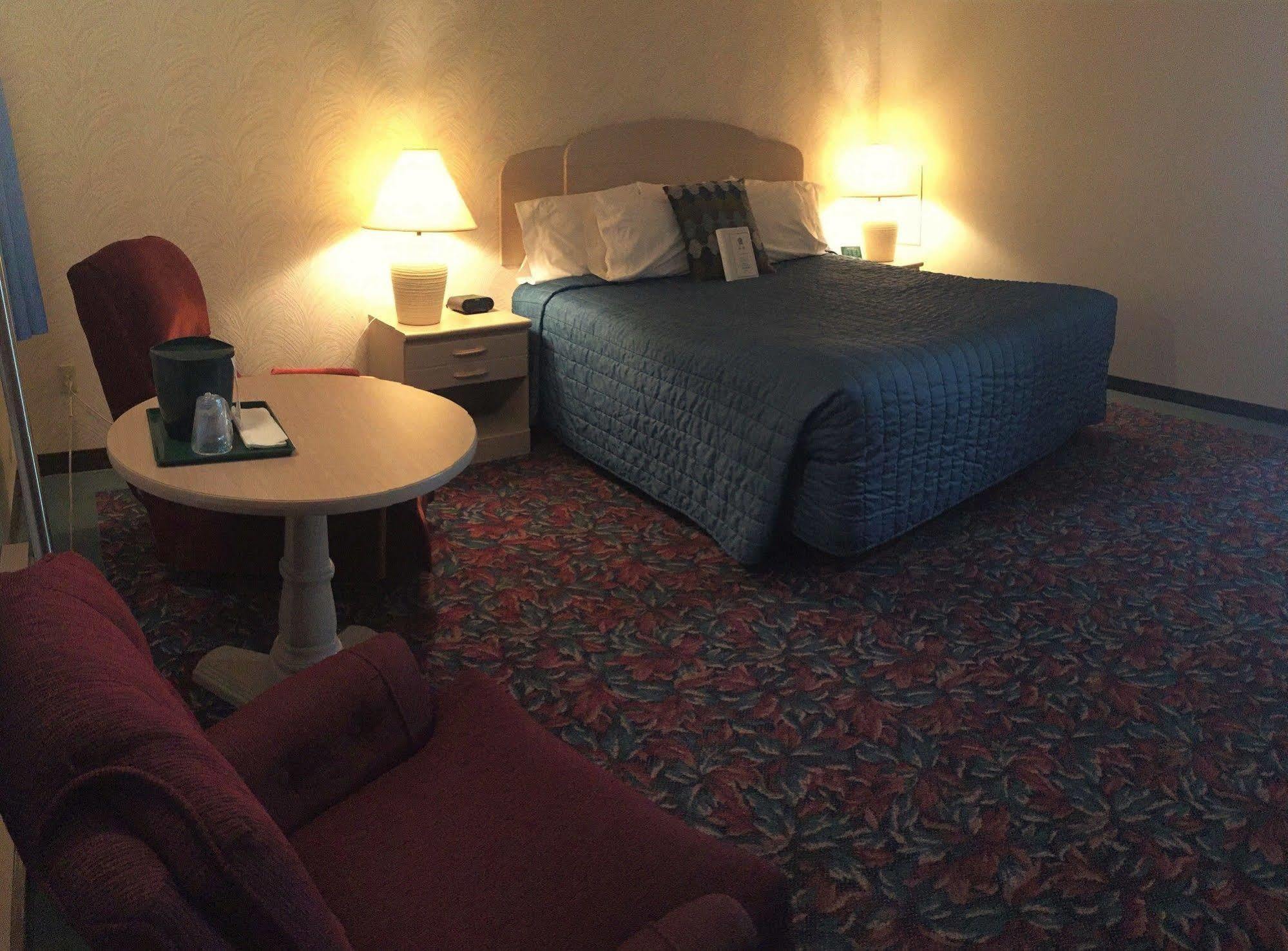 Cedar Motor Inn Marquette Exteriör bild
