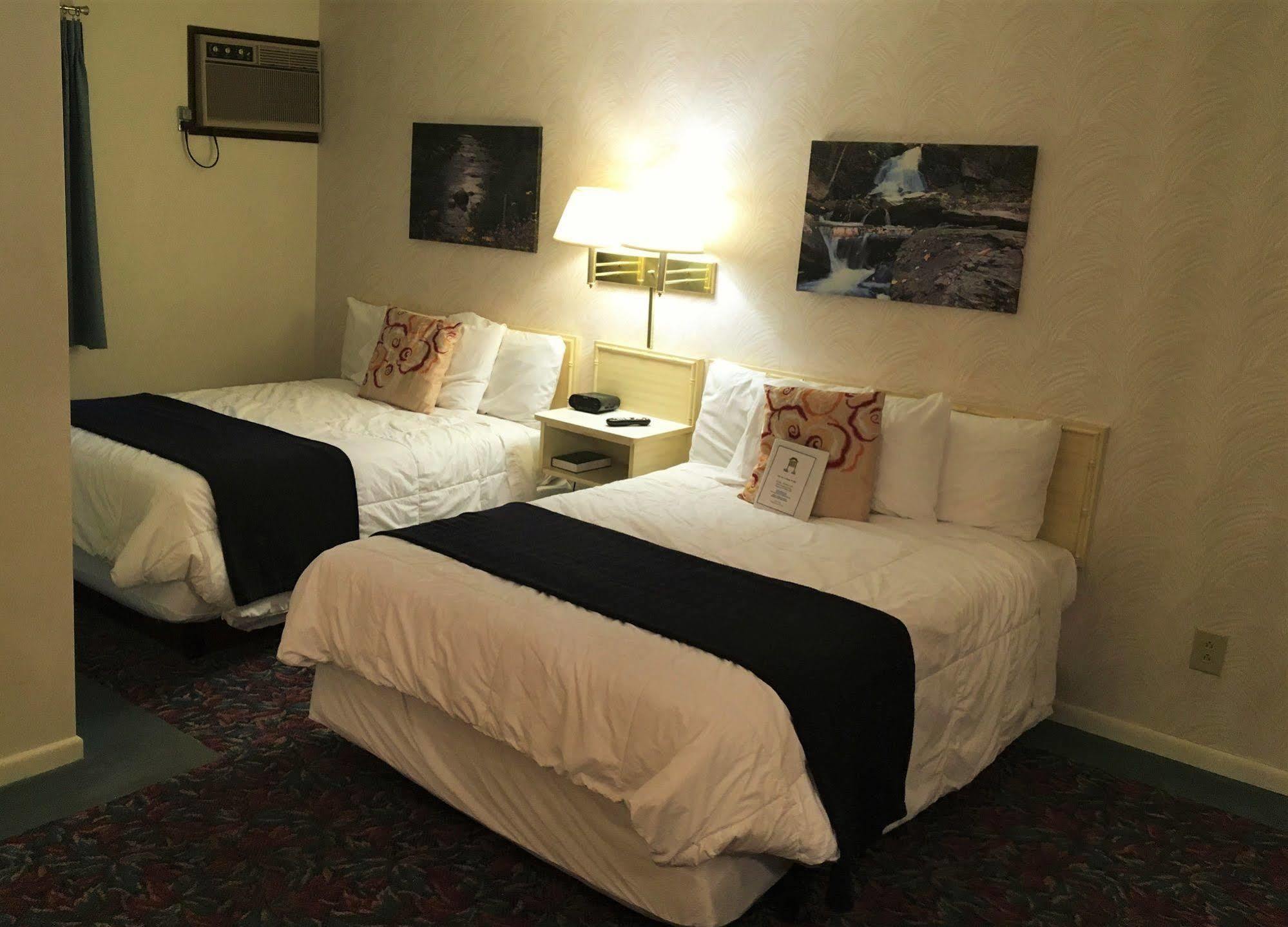 Cedar Motor Inn Marquette Exteriör bild