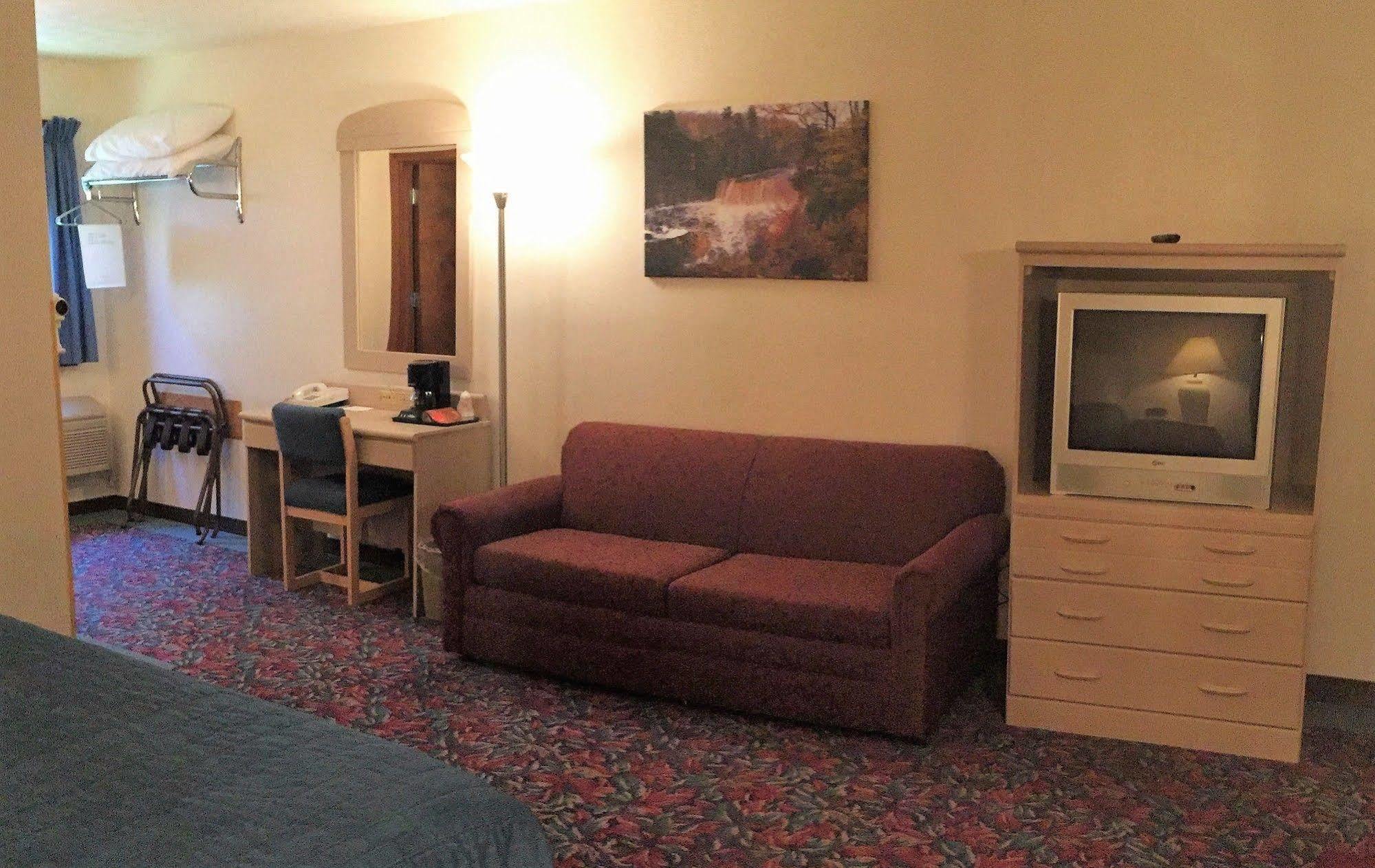 Cedar Motor Inn Marquette Exteriör bild