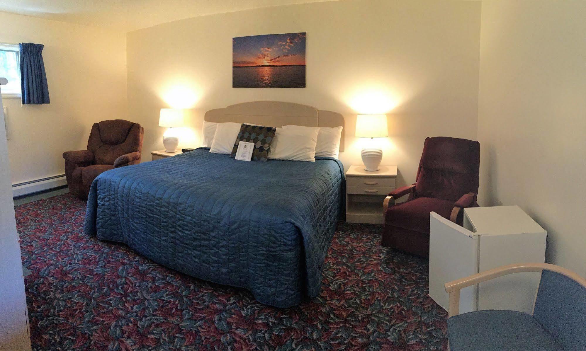 Cedar Motor Inn Marquette Exteriör bild