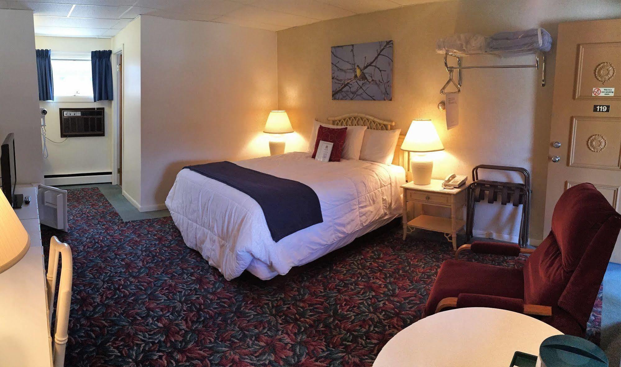 Cedar Motor Inn Marquette Exteriör bild