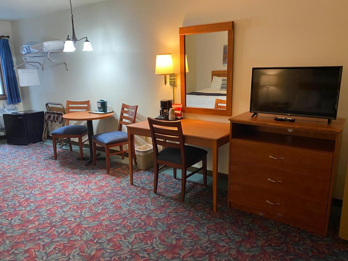 Cedar Motor Inn Marquette Exteriör bild