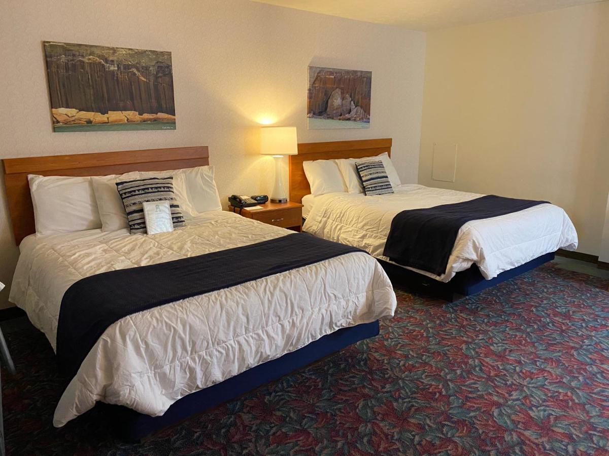 Cedar Motor Inn Marquette Exteriör bild